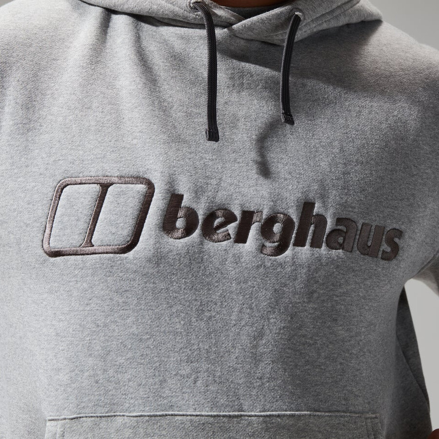 los hombres con capucha logo gris oscuro berghaus