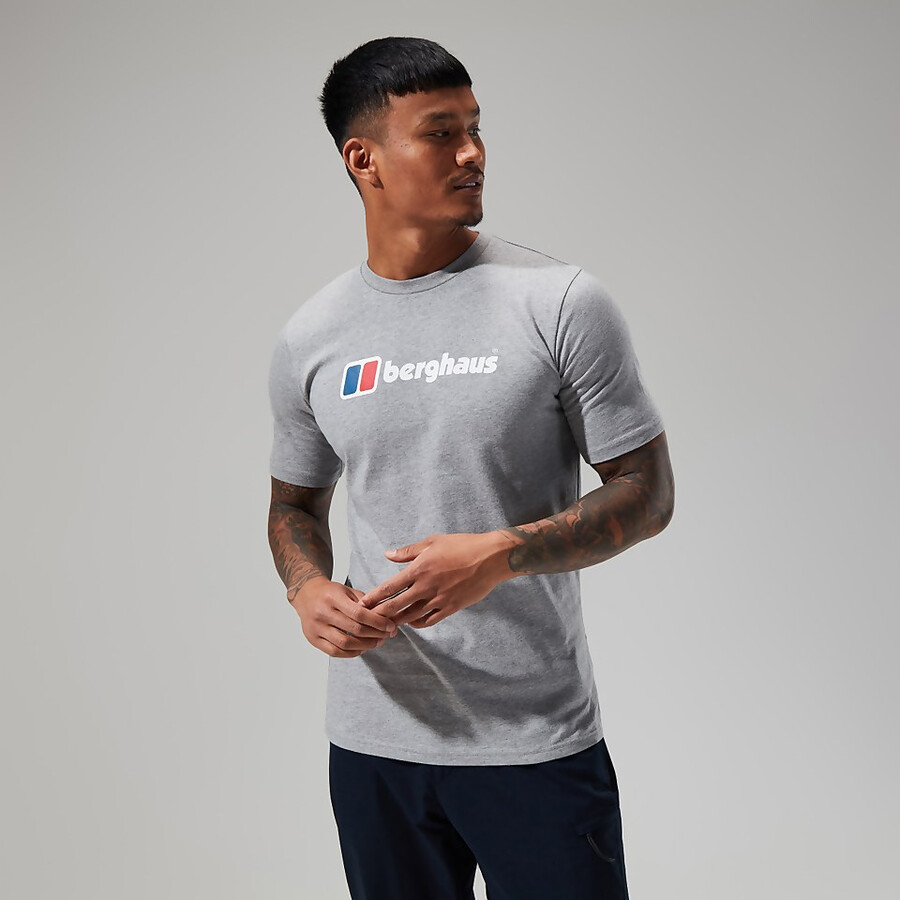 los hombres del gran clásico logo tee gris oscuro berghaus