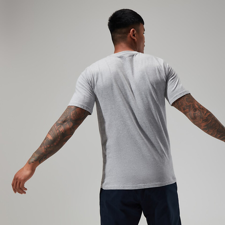 los hombres del gran clásico logo tee gris oscuro berghaus