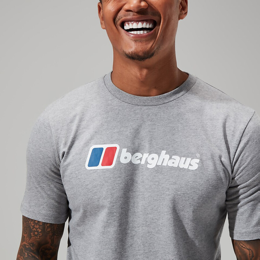 los hombres del gran clásico logo tee gris oscuro berghaus