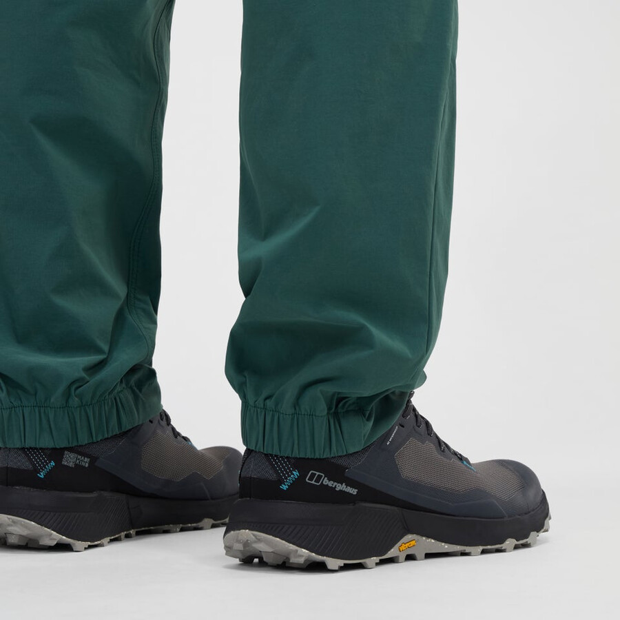 los hombres del explorador de pantalón verde berghaus