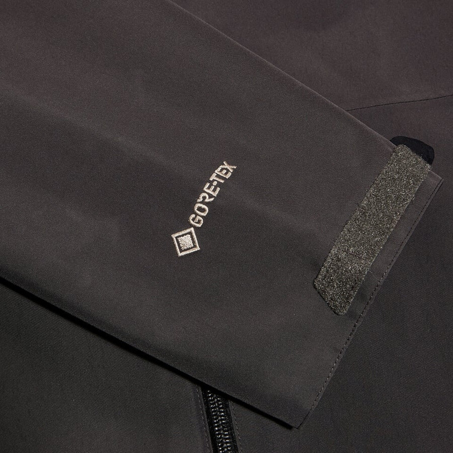los hombres bramblfell interactivo de gore-tex impermeable chaqueta de color grisnegro berghaus