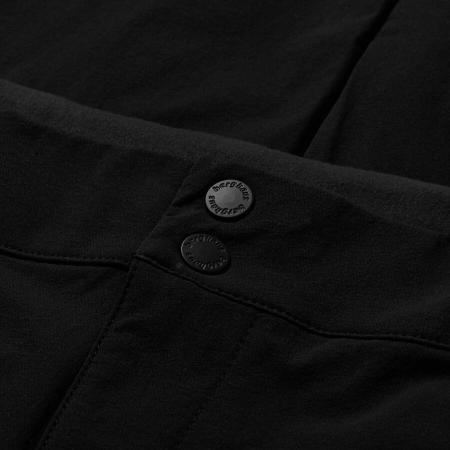 las mujeres de la ruta-en el explorador de pantalón negro berghaus
